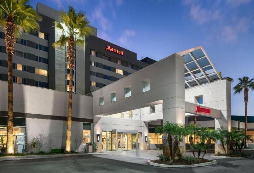 Отель Bakersfield Marriott At The Convention Center