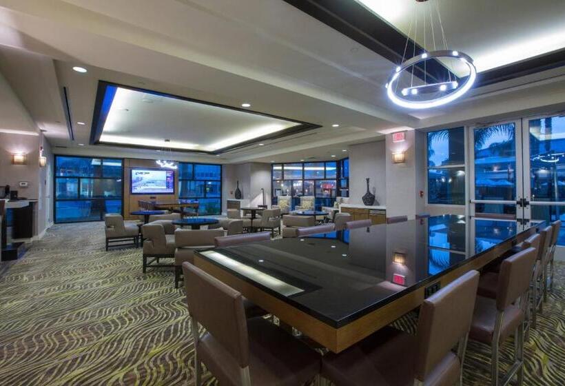 Отель Bakersfield Marriott At The Convention Center