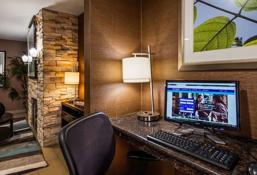 فندق Best Western Brentwood Inn