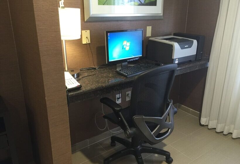 酒店 Best Western Brentwood Inn