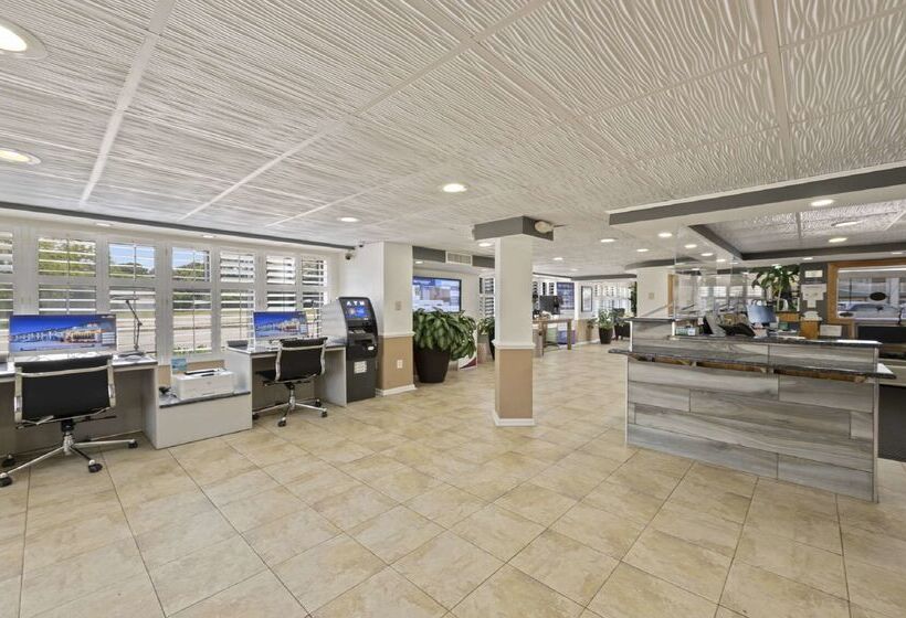 호텔 Best Western Plus Holiday Sands Inn & Suites