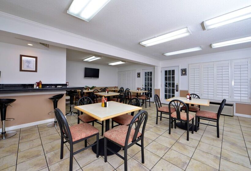 호텔 Best Western Plus Holiday Sands Inn & Suites