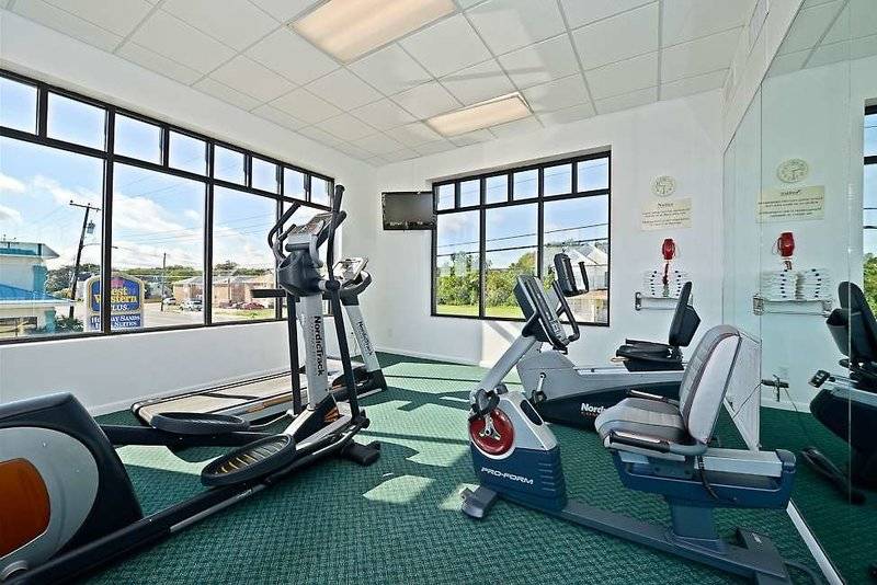 هتل Best Western Plus Holiday Sands Inn & Suites