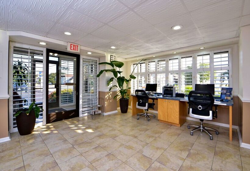 호텔 Best Western Plus Holiday Sands Inn & Suites