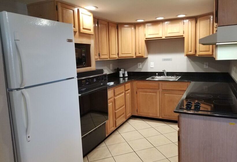 호텔 Best Western Plus Holiday Sands Inn & Suites