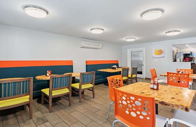 호텔 Best Western Plus Holiday Sands Inn & Suites