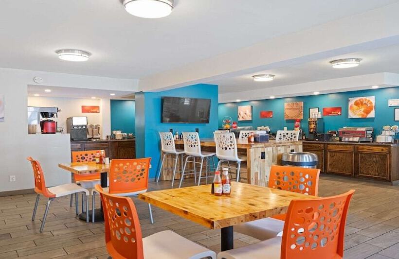 בית מלון כפרי Best Western Plus Holiday Sands Inn & Suites