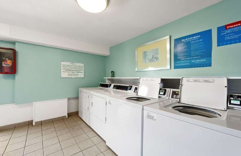 בית מלון כפרי Best Western Plus Holiday Sands Inn & Suites