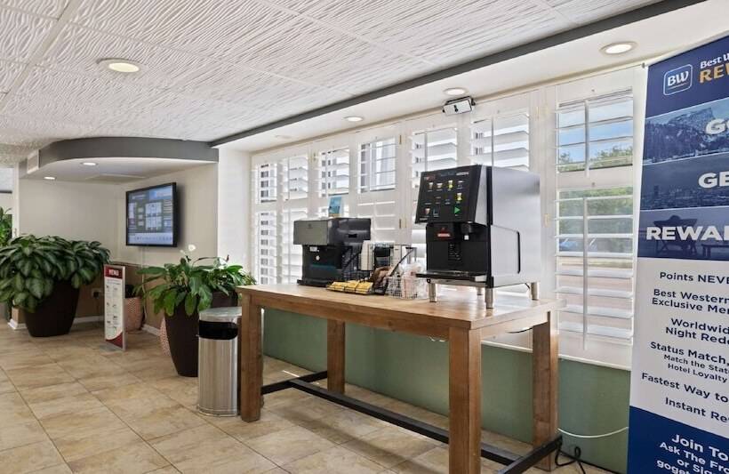 בית מלון כפרי Best Western Plus Holiday Sands Inn & Suites