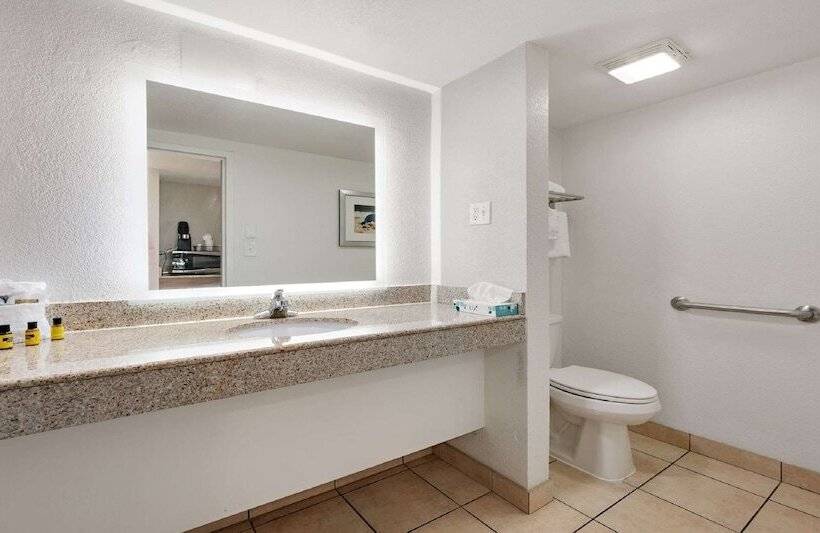 호텔 Best Western Plus Holiday Sands Inn & Suites