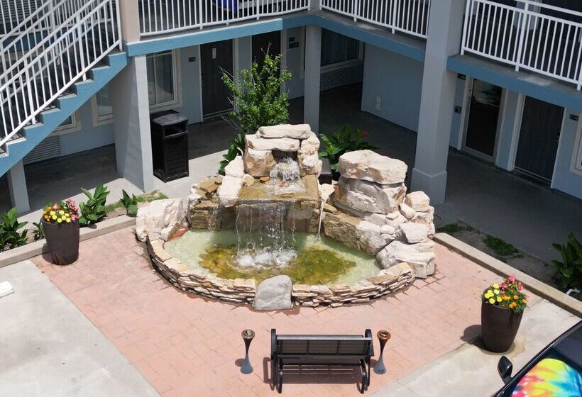 هتل Best Western Plus Holiday Sands Inn & Suites