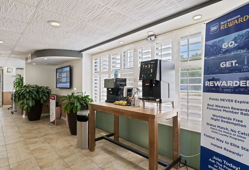هتل Best Western Plus Holiday Sands Inn & Suites