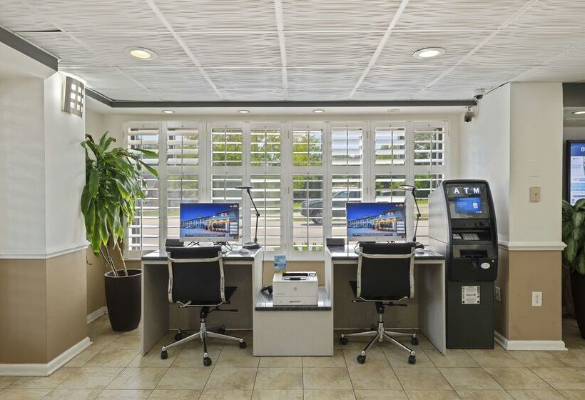 호텔 Best Western Plus Holiday Sands Inn & Suites