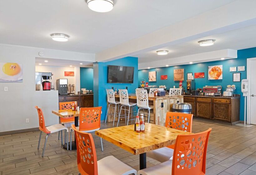 هتل Best Western Plus Holiday Sands Inn & Suites