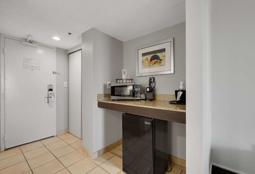 בית מלון כפרי Best Western Plus Holiday Sands Inn & Suites