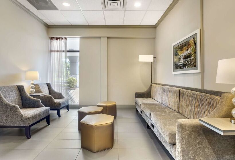 בית מלון כפרי Clarion Inn