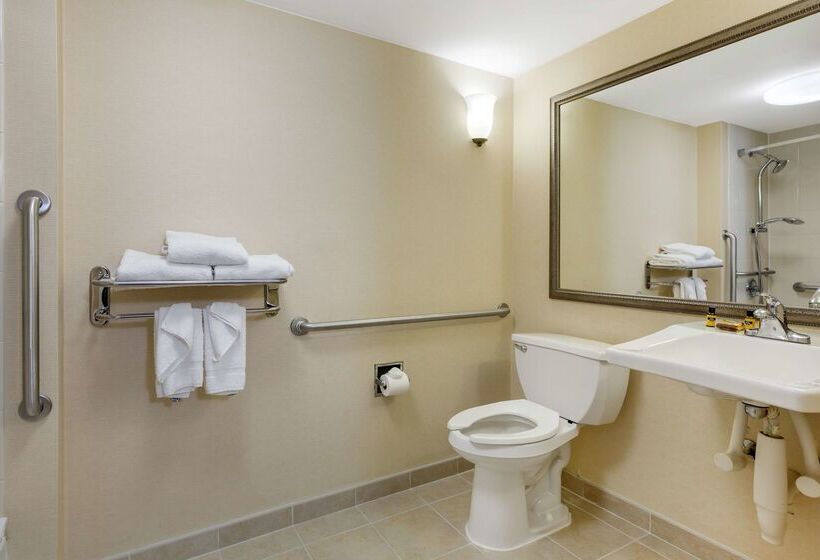 בית מלון כפרי Clarion Inn