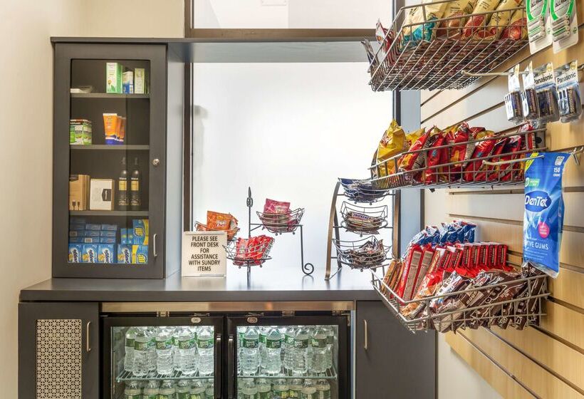 בית מלון כפרי Clarion Inn