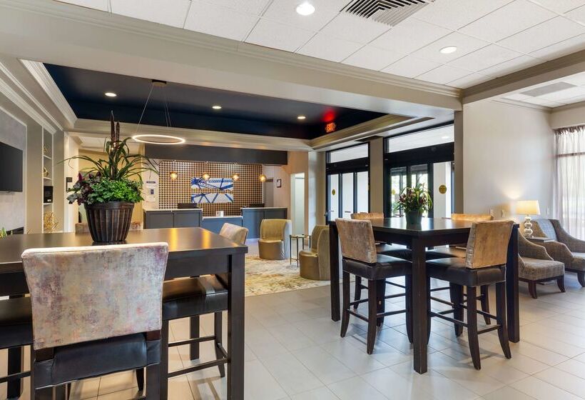 בית מלון כפרי Clarion Inn