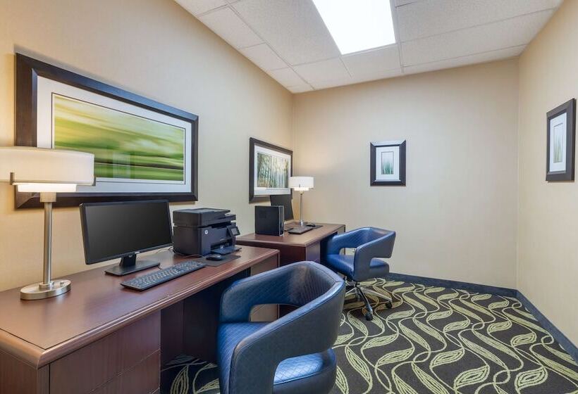 בית מלון כפרי Clarion Inn