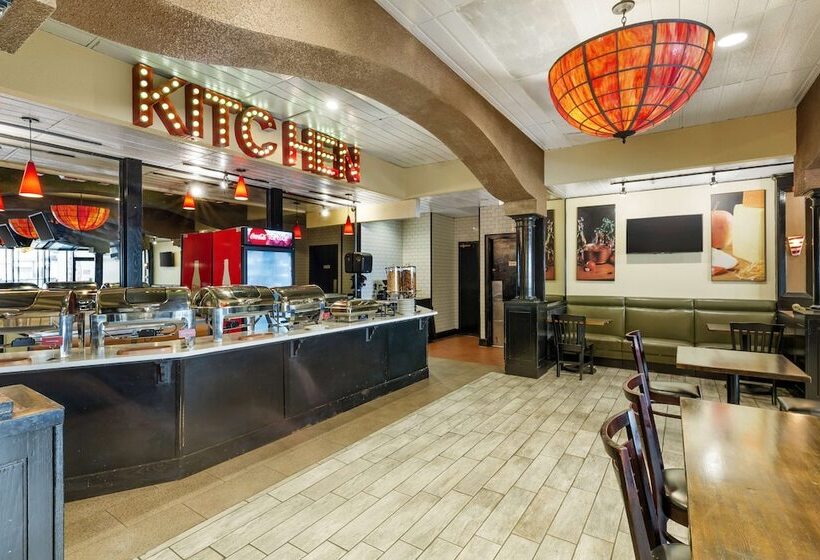 בית מלון כפרי Clarion Inn