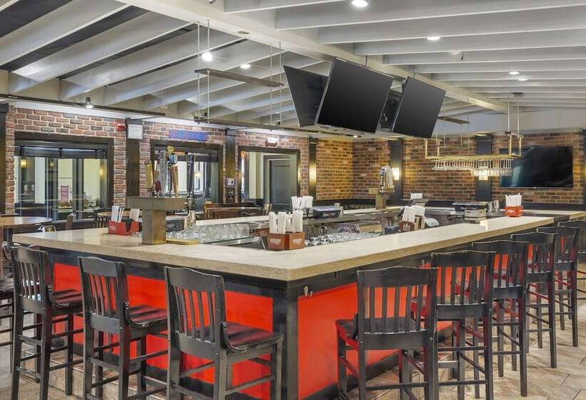 בית מלון כפרי Clarion Inn