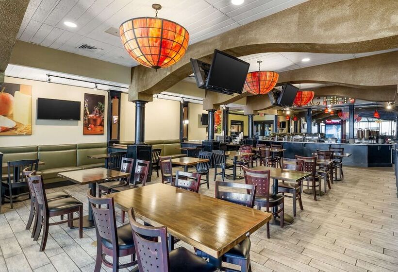 בית מלון כפרי Clarion Inn