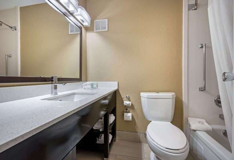 Clarion Hotel Conference Center   North