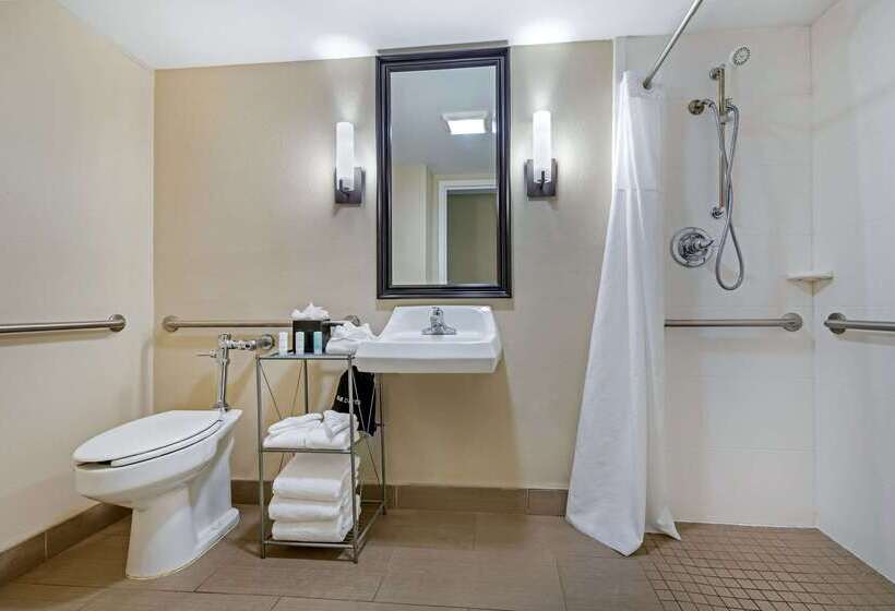 Clarion Hotel Conference Center   North