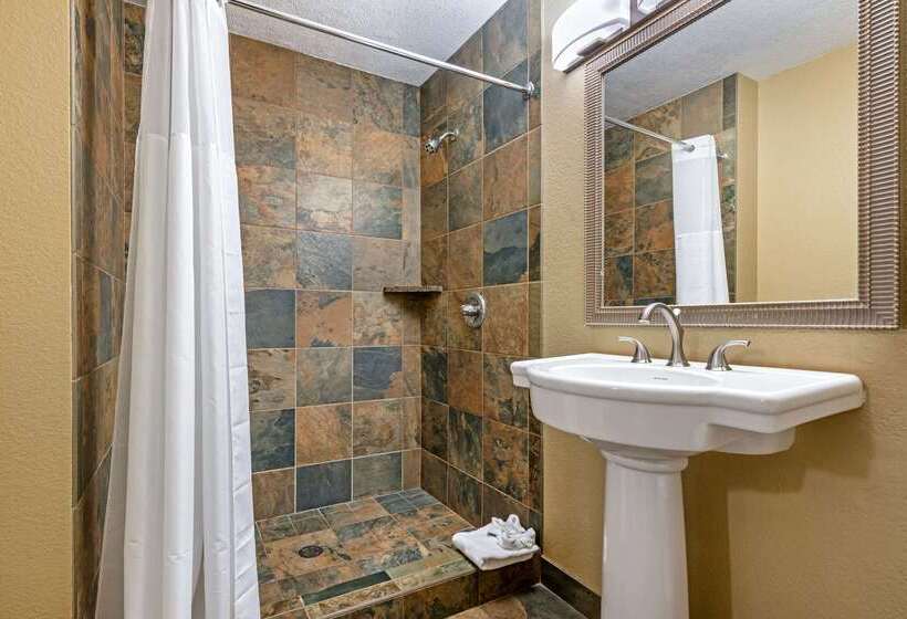 Clarion Hotel Conference Center   North