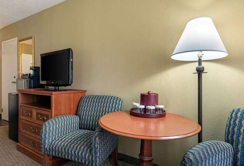 Clarion Hotel Conference Center   North