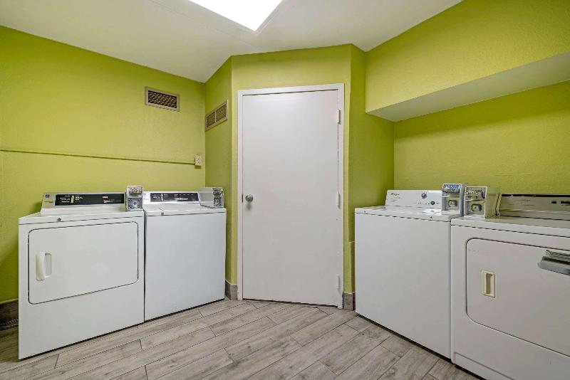 Clarion Hotel Conference Center   North