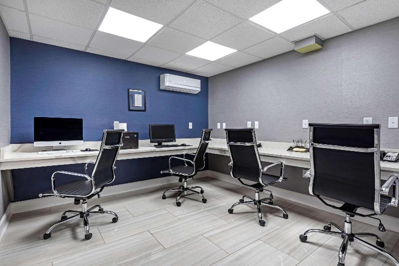 Clarion Hotel Conference Center   North