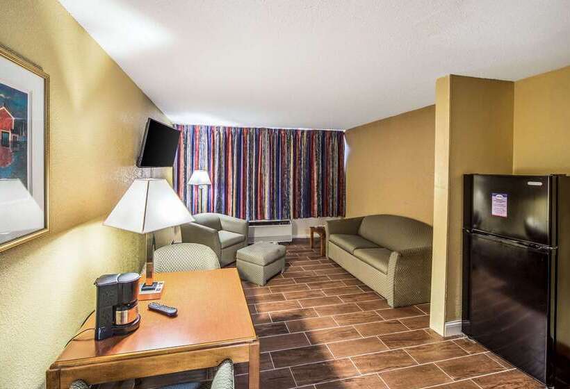 هتل Clarion Inn Fort Wayne