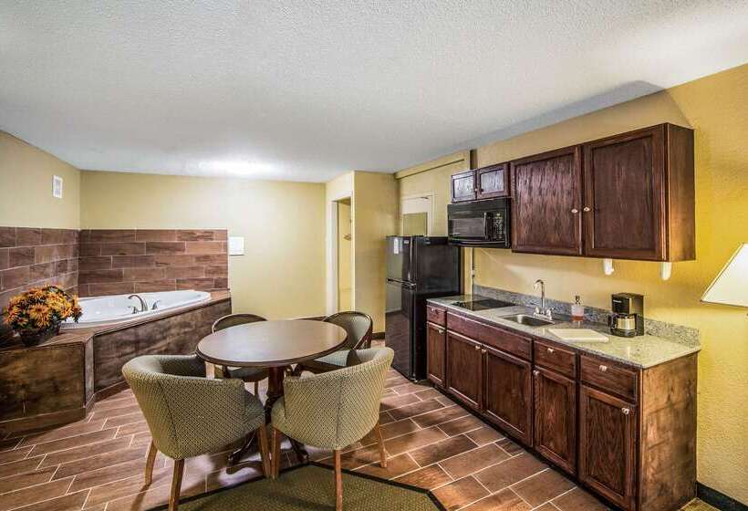 هتل Clarion Inn Fort Wayne