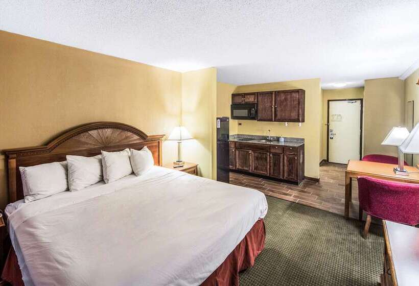 هتل Clarion Inn Fort Wayne
