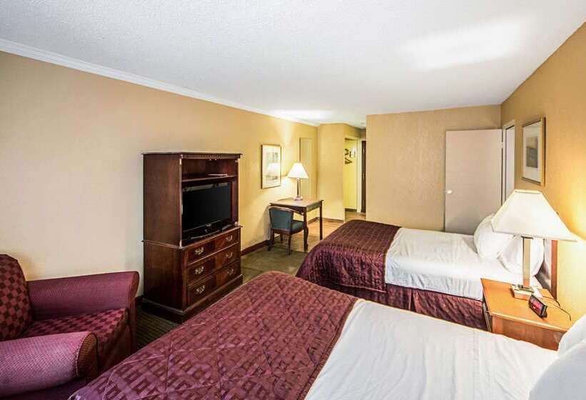 هتل Clarion Inn Fort Wayne