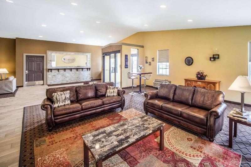 هتل Clarion Inn Fort Wayne