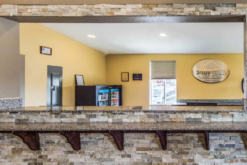 هتل Clarion Inn Fort Wayne