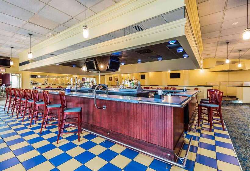 Отель Clarion Inn Frederick Event Center