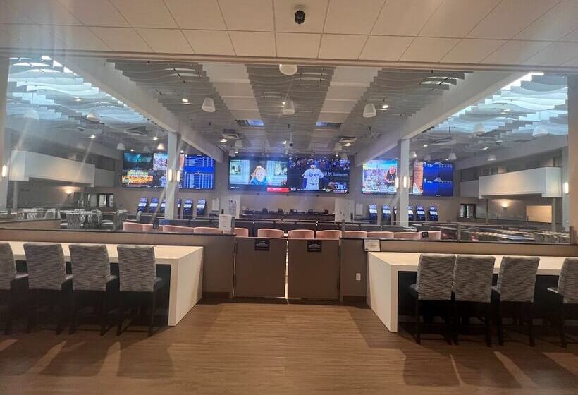 Отель Clarion Inn Frederick Event Center