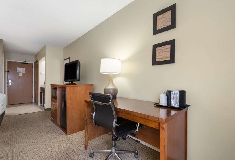 בית מלון כפרי Comfort Inn & Suites Black River Falls I94