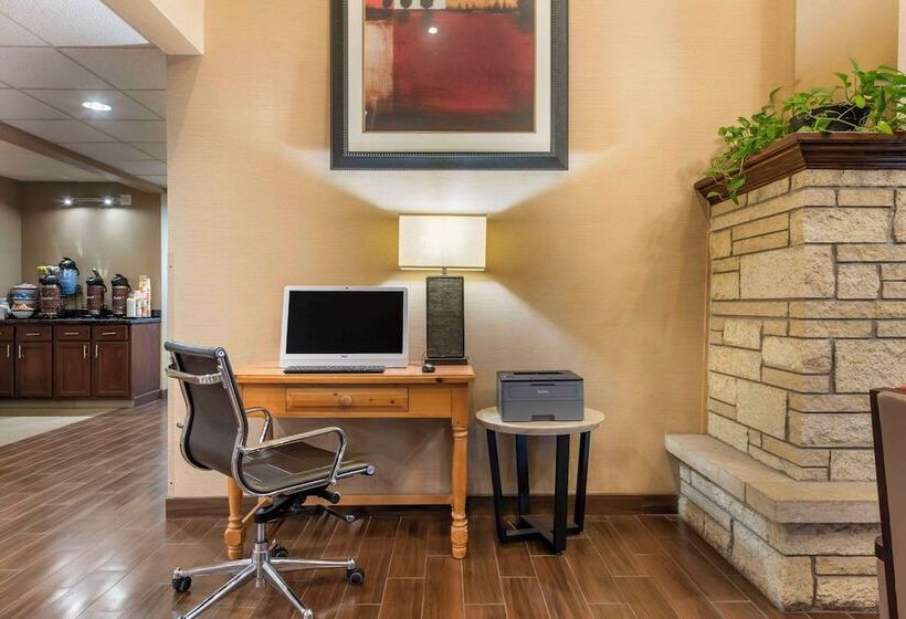 فندق Comfort Inn & Suites Black River Falls I94