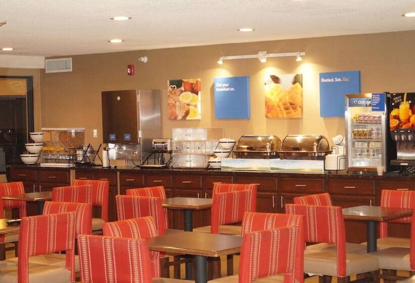 בית מלון כפרי Comfort Inn & Suites Black River Falls I94
