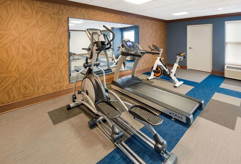 فندق Comfort Inn & Suites Fishers  Indianapolis