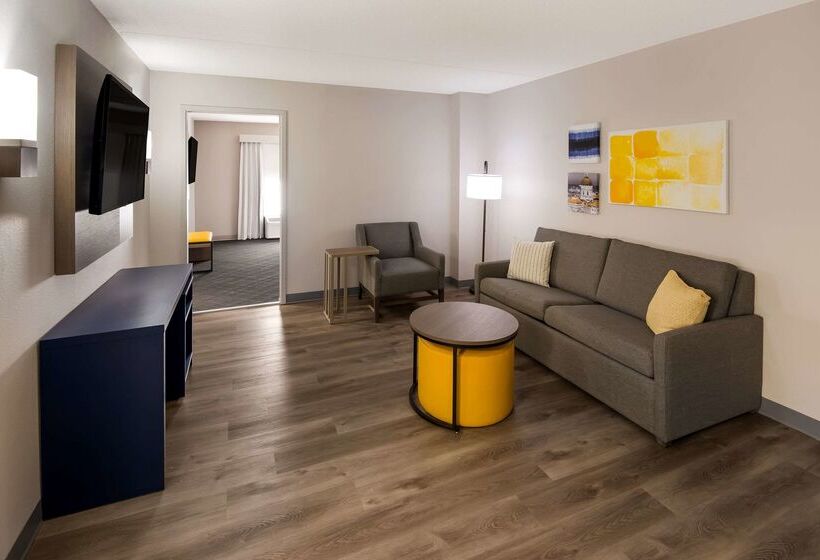 فندق Comfort Inn & Suites Fishers  Indianapolis