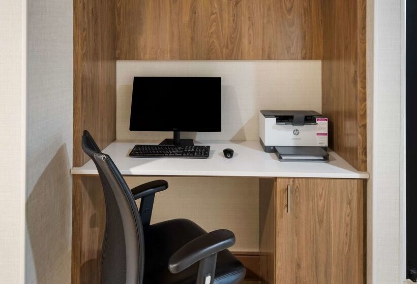 فندق Comfort Inn & Suites Fishers  Indianapolis