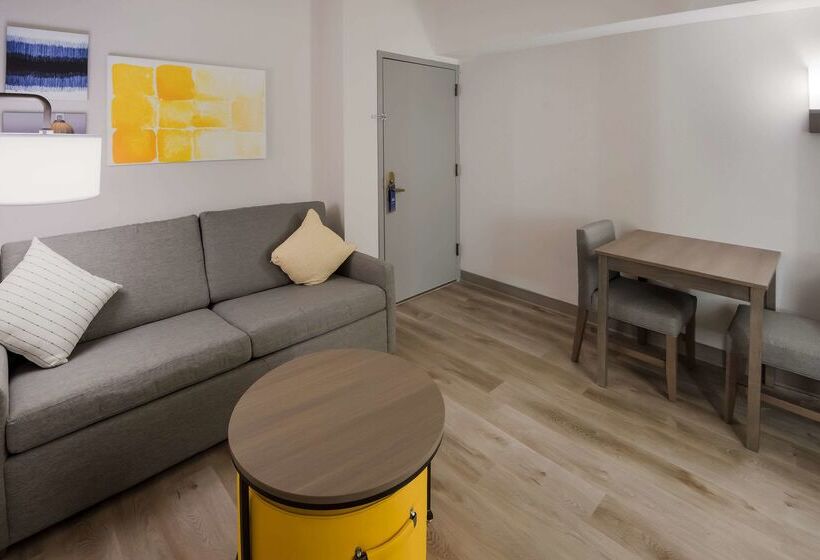 فندق Comfort Inn & Suites Fishers  Indianapolis