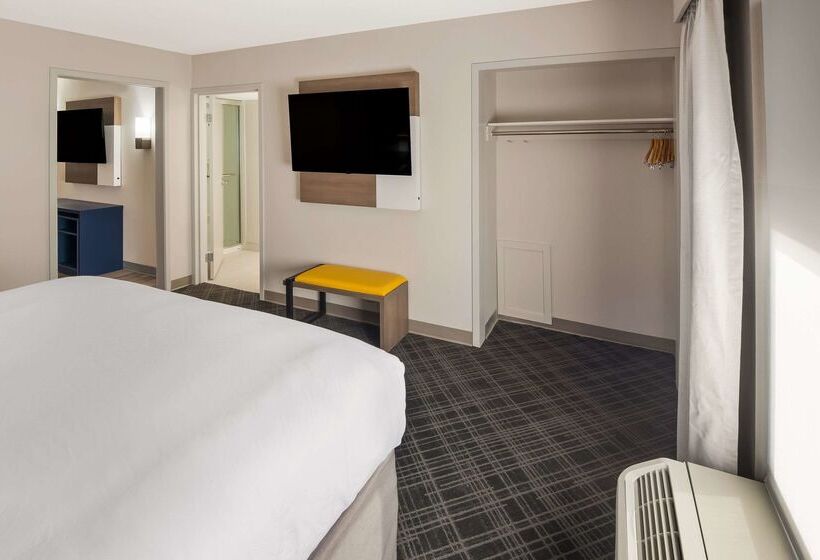 فندق Comfort Inn & Suites Fishers  Indianapolis