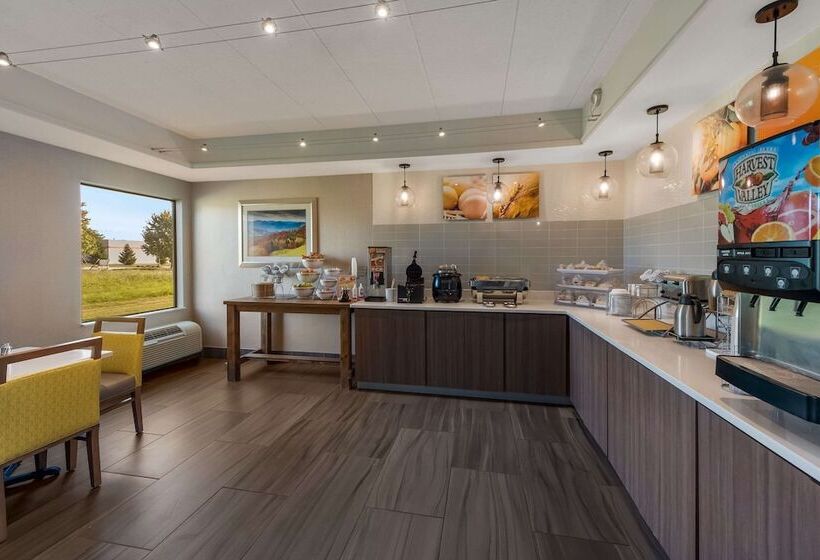 Отель Comfort Inn & Suites Tipp City Dayton North I 75